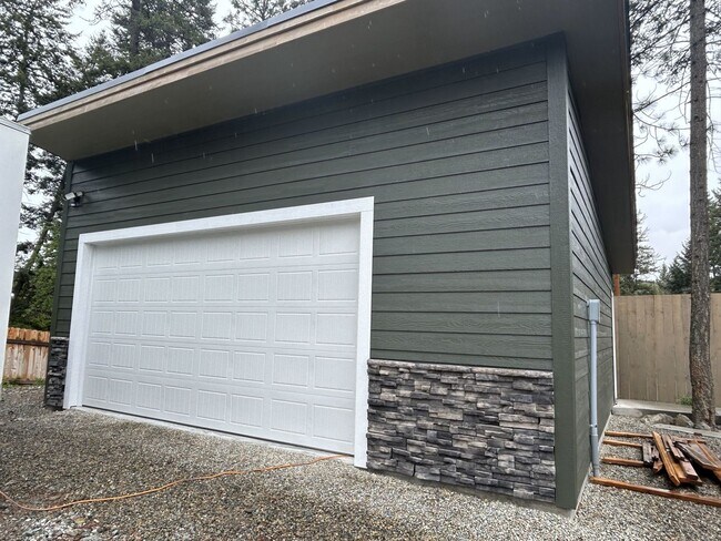 131 Clothier Ln-Unit -A in Lakeside, MT - Building Photo - Building Photo