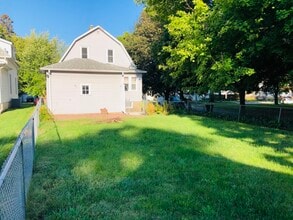 213 Moir St in Waterloo, IA - Building Photo - Building Photo