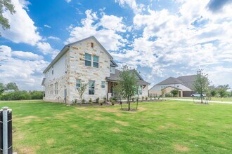 301 Northcrest Dr in Liberty Hill, TX - Building Photo - Building Photo