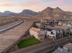 1480 Marsh Bird St in Las Vegas, NV - Building Photo - Building Photo