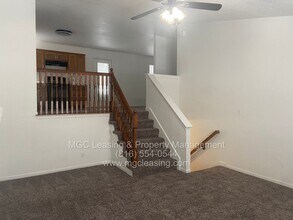 5904-5906 NE 42nd St in Kansas City, MO - Foto de edificio - Building Photo
