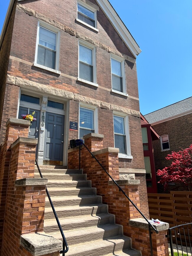 property at 1839 N Hermitage Ave