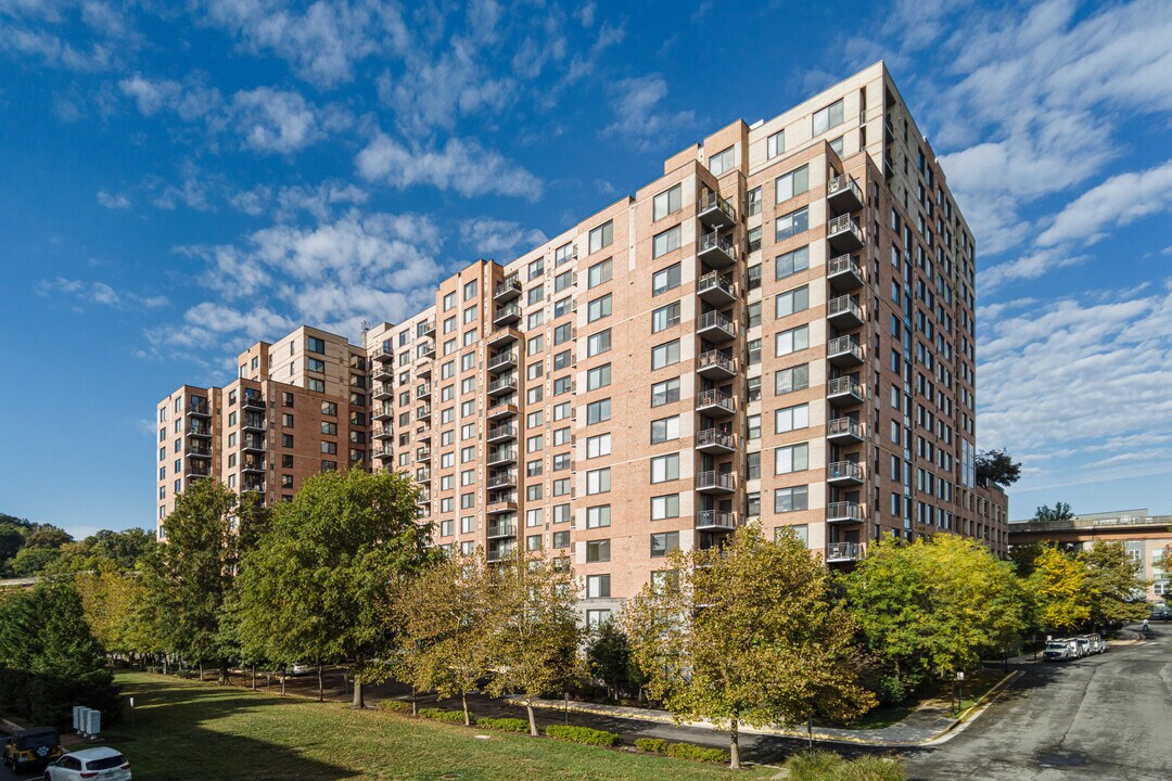 Midtown Alexandria Station Condominiums in Alexandria, VA - Building Photo