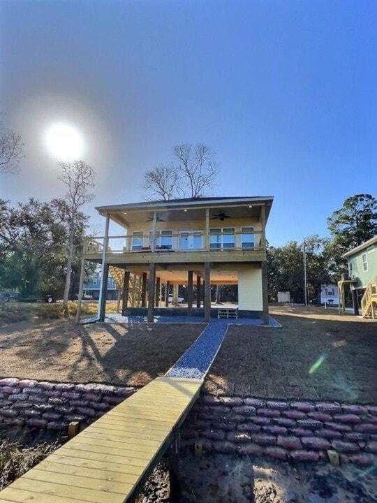 8712 W Simmons Bayou Dr in Ocean Springs, MS - Building Photo