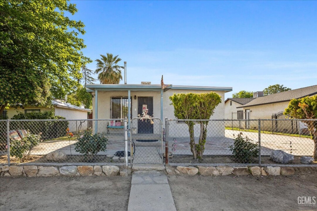 504 S Brown St-Unit -504 S. Brown St in Bakersfield, CA - Building Photo