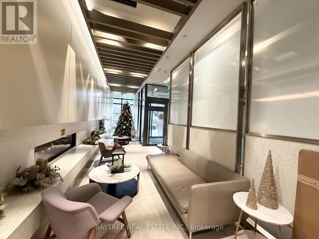 19 Western Battery Rd in Toronto, ON - Building Photo - Building Photo