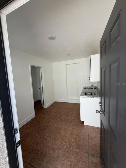 1702 W Dempsey Ave, Unit B in Tampa, FL - Building Photo - Building Photo