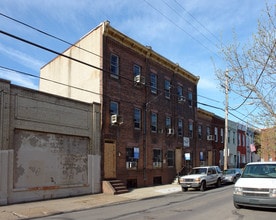 2332-2338 Carpenter St in Philadelphia, PA - Building Photo - Building Photo