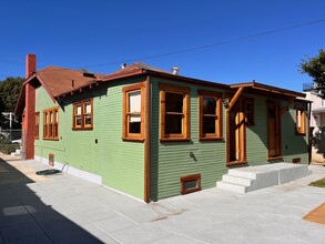 1216 N Mariposa Ave in Los Angeles, CA - Building Photo - Building Photo