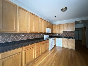 2136 W Chicago Ave in Chicago, IL - Building Photo - Building Photo