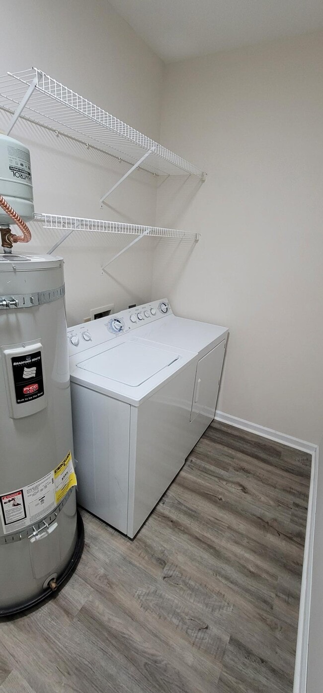 Main Place Apartments in Bellevue, WA - Building Photo - Building Photo