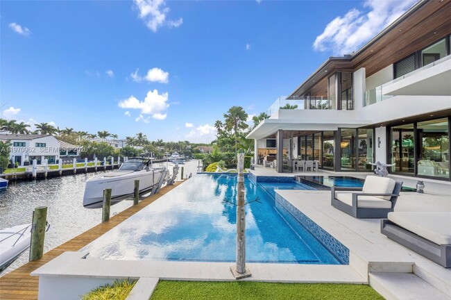 13007 San Jose St in Coral Gables, FL - Building Photo - Building Photo