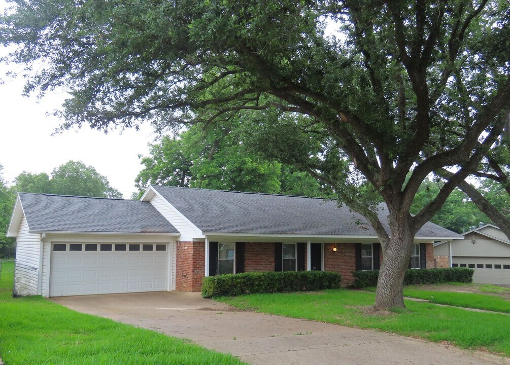 224 Mobile Dr in Tyler, TX - Building Photo