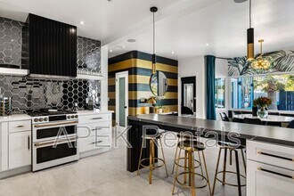 2325 N Girasol Ave in Palm Springs, CA - Building Photo - Building Photo