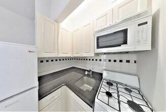 534 E 83rd St in New York, NY - Building Photo - Building Photo