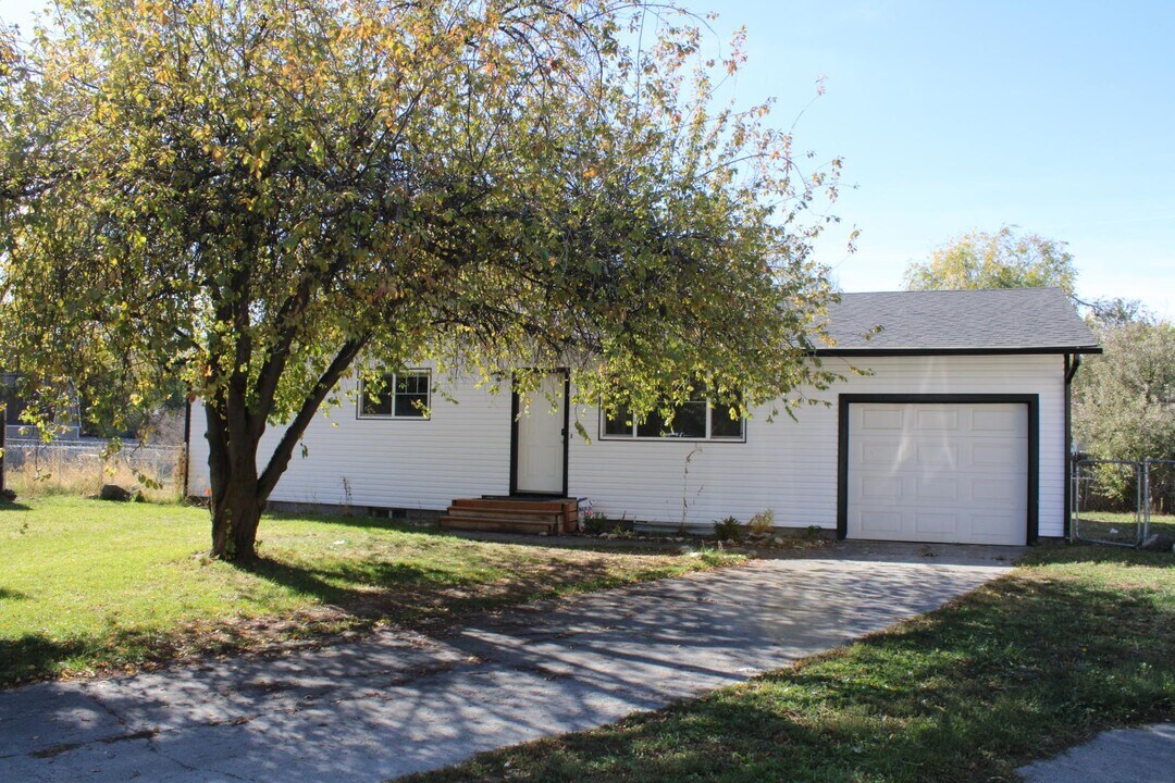 575 Crimson Dr in Idaho Falls, ID - Building Photo