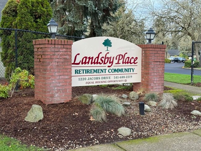 Landsby Place Retirement Community in Eugene, OR - Foto de edificio - Building Photo