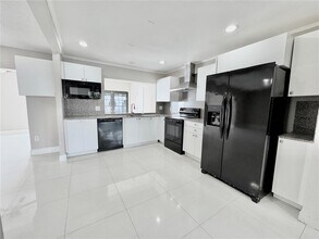 4905 Harrison St in Hollywood, FL - Foto de edificio - Building Photo