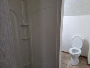 921 Mason, Unit 2 in Saginaw, MI - Foto de edificio - Building Photo