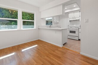5830 Bowcroft St, Unit Cameo Woods in Los Angeles, CA - Building Photo - Building Photo