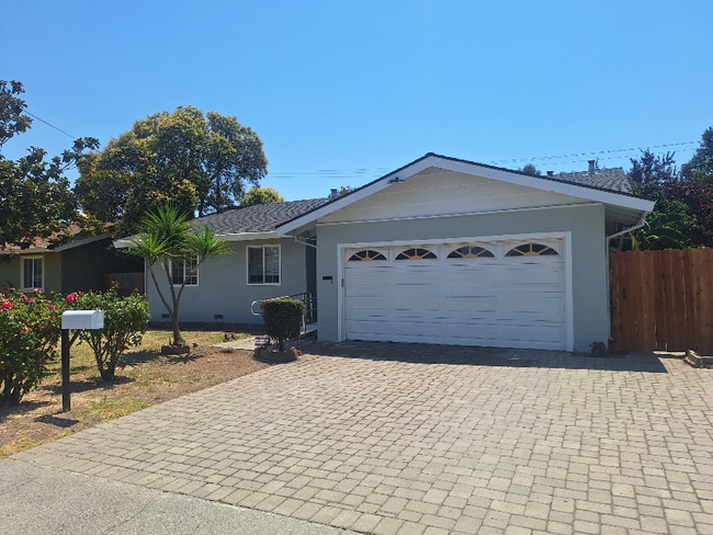 333 Dahlia St