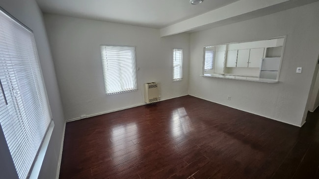 228 S Tower Dr, Unit 205 in Beverly Hills, CA - Foto de edificio - Building Photo