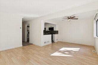 749 Lakeview Point in Schaumburg, IL - Building Photo - Building Photo