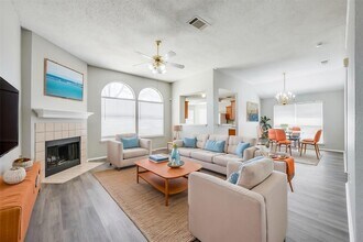 6431 St Leonard Dr in Arlington, TX - Building Photo - Building Photo