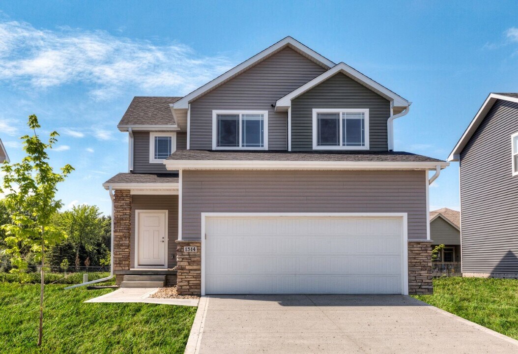 1612 Bennetts Way NW in Altoona, IA - Building Photo