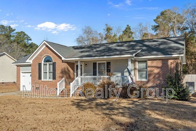 4320 Falls Dr in Hope Mills, NC - Building Photo - Building Photo