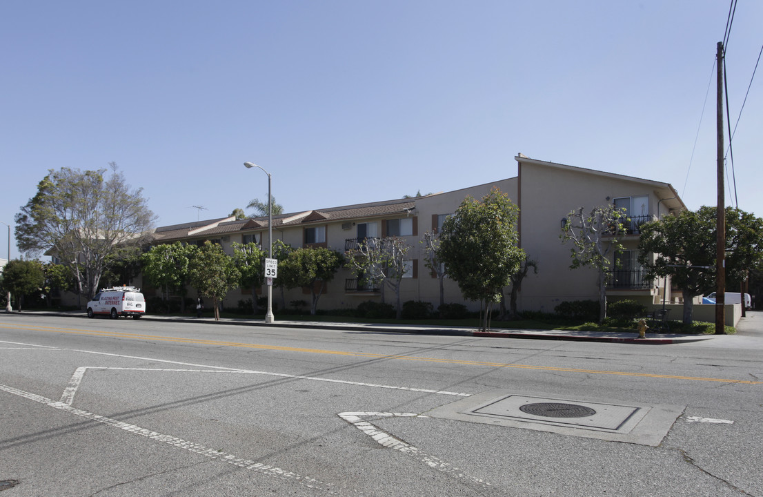 Sun Dial Barrington in Los Angeles, CA - Building Photo