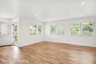 320 Catalina Dr in Newport Beach, CA - Building Photo - Building Photo