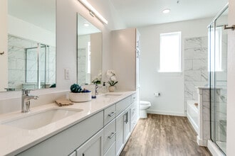 Kessler Bluffs in Dallas, TX - Building Photo - Building Photo