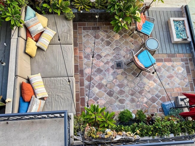 221 24th St in Manhattan Beach, CA - Building Photo - Building Photo