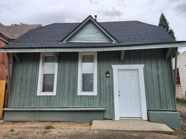 property at 721 E 8th St