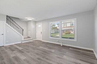 1311 Kingsbury Dr in Hanover Park, IL - Building Photo - Building Photo
