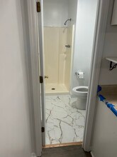 663 N Main St, Unit 103 in Clover, SC - Foto de edificio - Building Photo