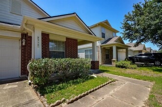9310 Garfield Park Ln in Houston, TX - Building Photo - Building Photo