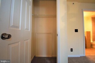 5821 Inman Park Cir in Rockville, MD - Building Photo - Building Photo