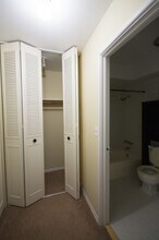 515 W Wrightwood Ave, Unit 410 in Chicago, IL - Building Photo - Building Photo