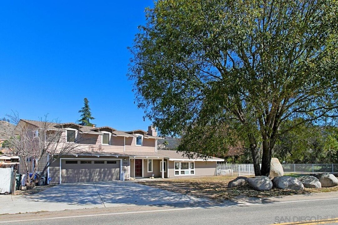 3010 N Broadway in Escondido, CA - Building Photo