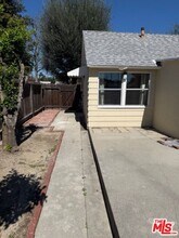 17400 Cantlay St in Los Angeles, CA - Building Photo - Building Photo