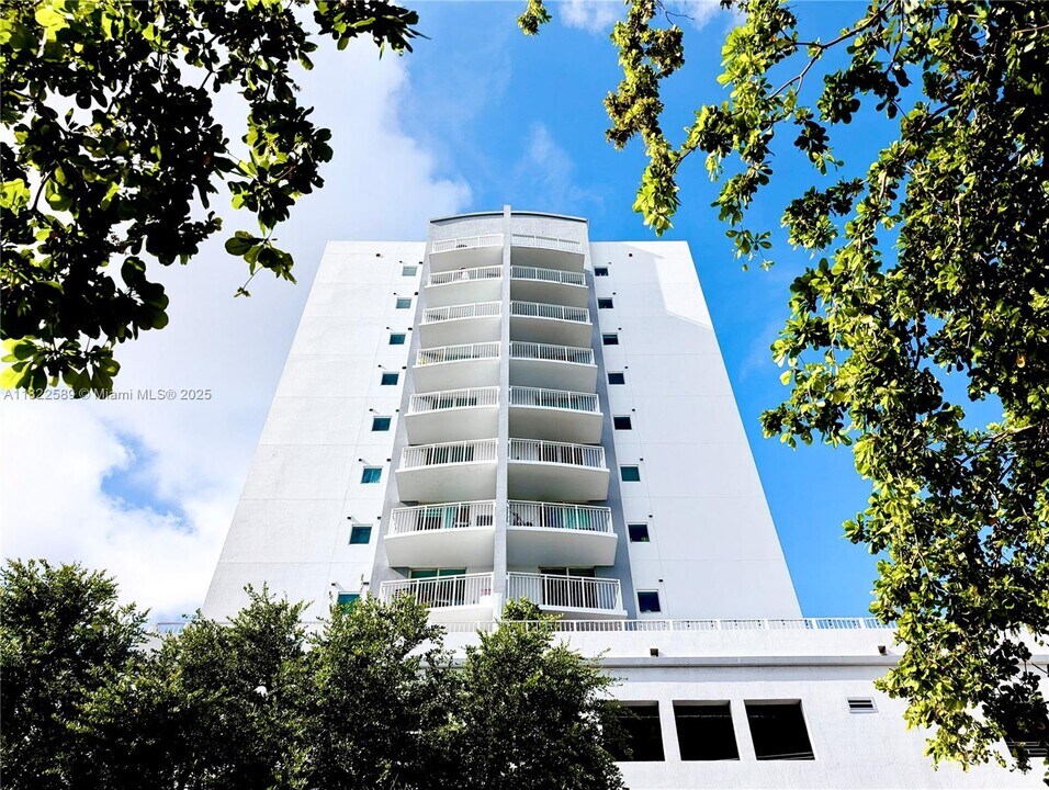 60 NW 37th Ave, Unit 903 in Miami, FL - Building Photo