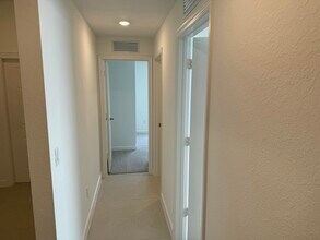 10509 NW Suncrest Lp in Port St. Lucie, FL - Building Photo - Building Photo