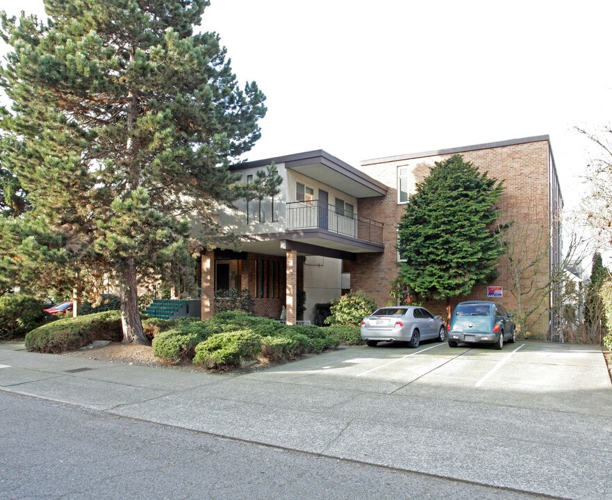 Franklin Apartments in Seattle, WA - Building Photo