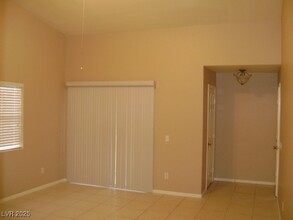 7450 S Eastern Ave in Las Vegas, NV - Building Photo - Building Photo