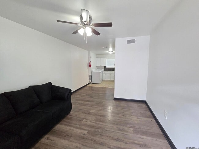 947 Grebe St, Unit 4 in Baton Rouge, LA - Foto de edificio - Building Photo