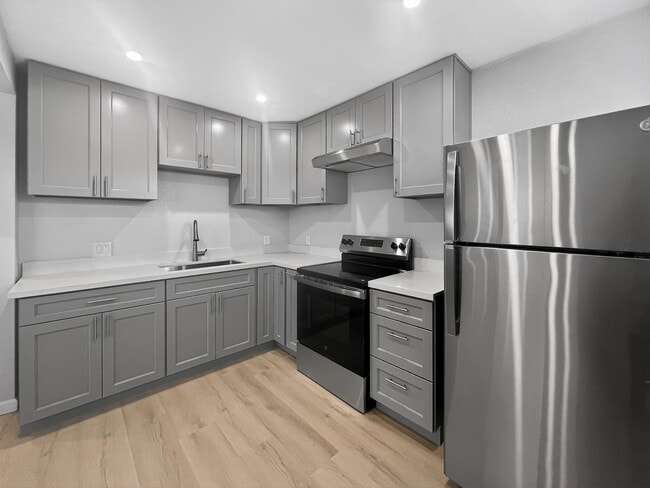 property at 409 W 18th St