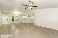 1057 Lilac St E in Lehigh Acres, FL - Foto de edificio - Building Photo