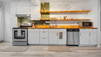 2910 E 28th St, Unit Main House in Vancouver, WA - Building Photo - Building Photo